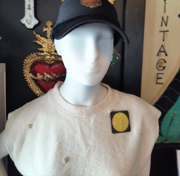 Unisex Black Cap with Embroidered Logo - Picture 3 of 4